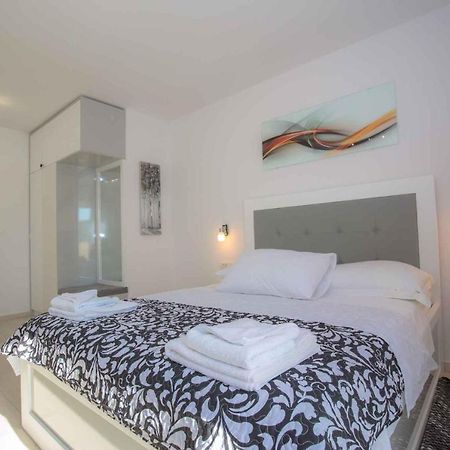 Apartments In Rogoznica 40364 Экстерьер фото