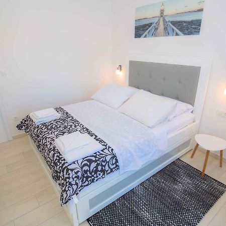 Apartments In Rogoznica 40364 Экстерьер фото