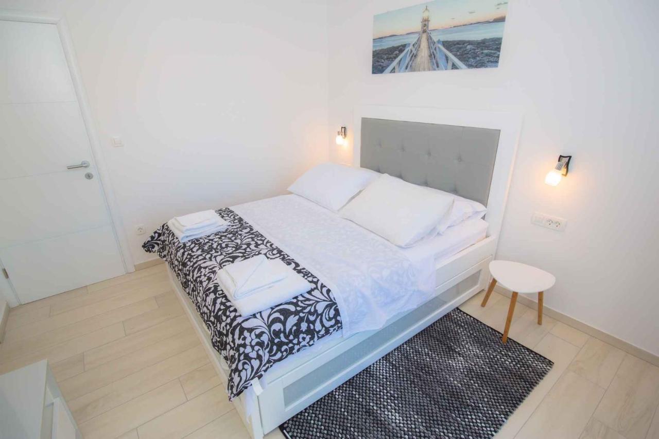 Apartments In Rogoznica 40364 Экстерьер фото