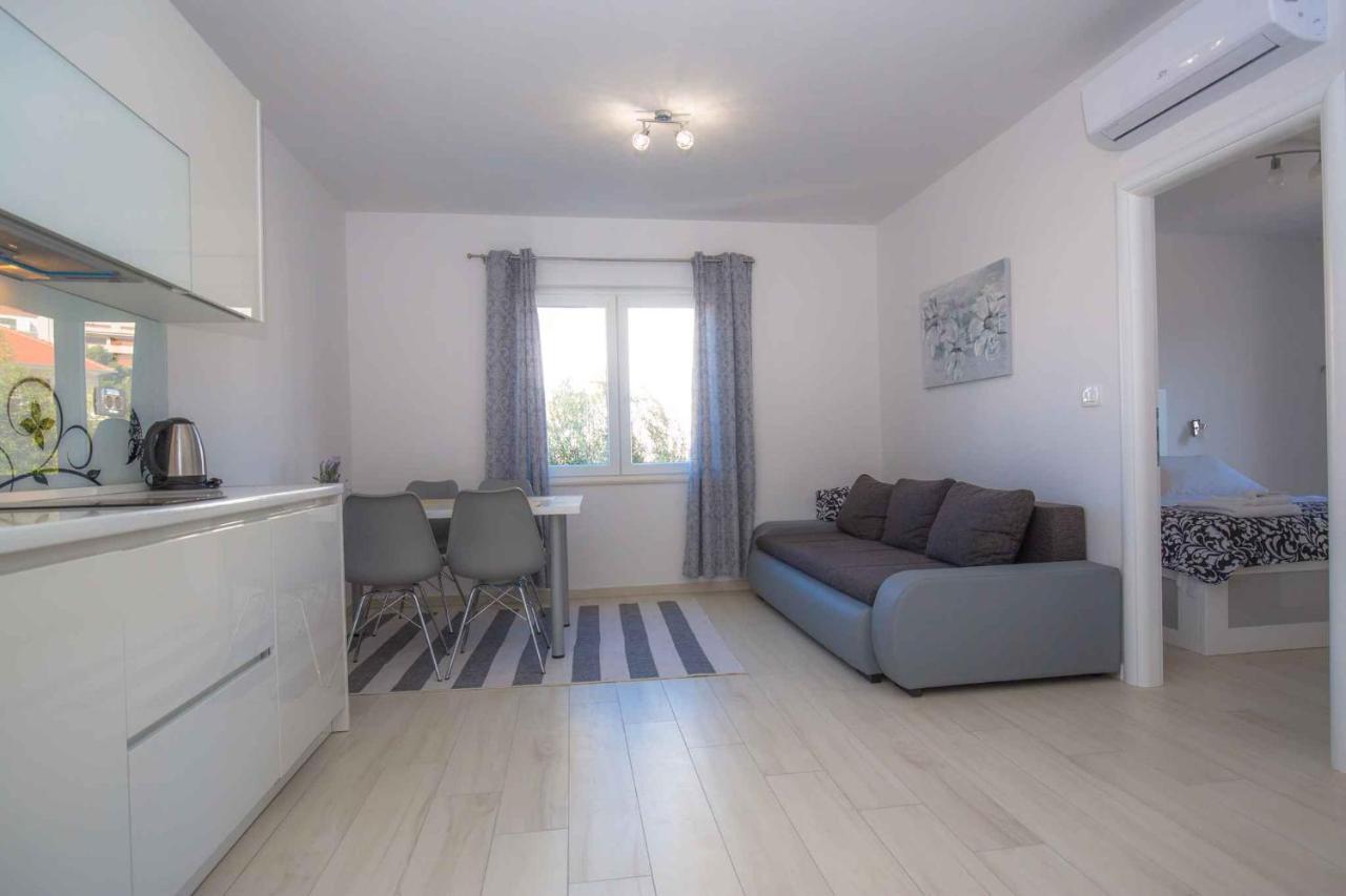 Apartments In Rogoznica 40364 Экстерьер фото