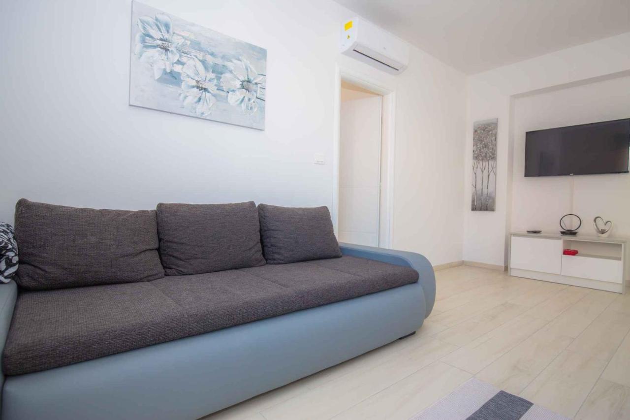 Apartments In Rogoznica 40364 Экстерьер фото