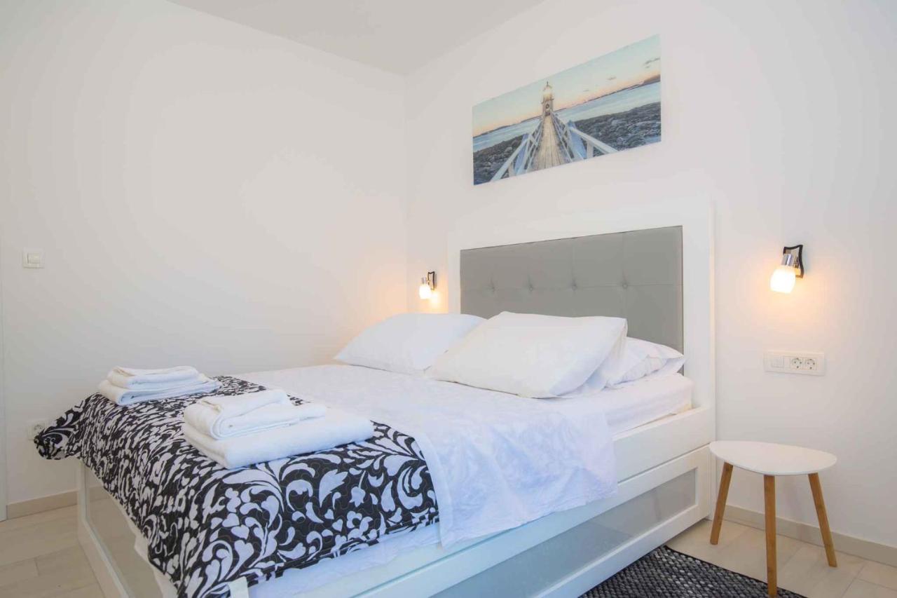 Apartments In Rogoznica 40364 Экстерьер фото